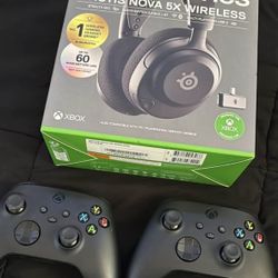 Xbox Series controllers and headset 