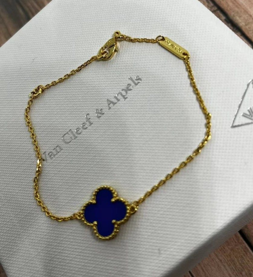 Van Cleef & Arpels New and Unworn