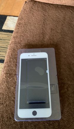 I got a bunch of iPhone 7 screens An iPhone 6 and iPhone 8