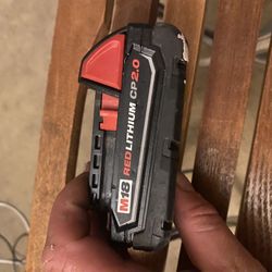 Milwaukee M18 18-Volt 2.0 Ah Lithi Battery