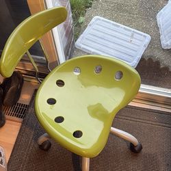 Free kids desk chair