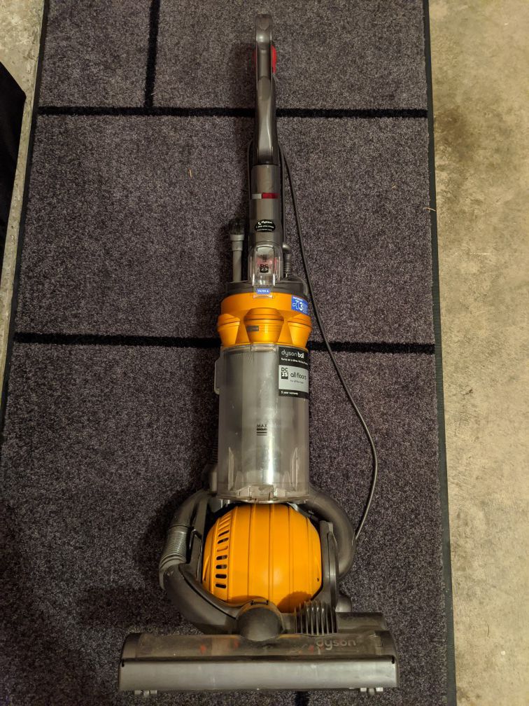 Dyson DC25 - Great Condition