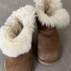 There Very Good UGG Australia It’s For A Little Girls Size Is 6it’s For Toddlers