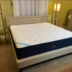 The DreamCloud Premier- Hybrid, King, Like New, Perfect Condition