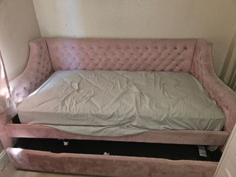 Bed and pull out bed
