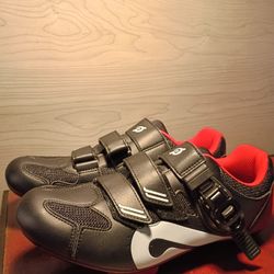 New Peloton Cycling Bike Shoes Delta Compatible Bike Cleats Unisex Women Size 9 to 9.5 Mens Size 7 to 7.5. Msrp $125