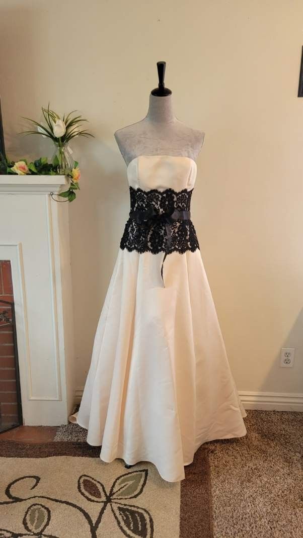 Jessica McClintock Black And White Evening Dress Size 10 for Sale in San  Bernardino, CA - OfferUp