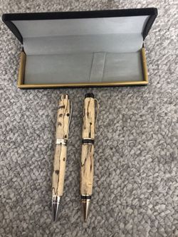 Wood-look pen and pencil set