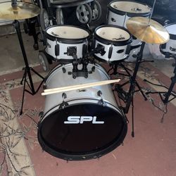 SPL Kicker Pro 5-Piece Drum Set with Stands and Cymbals 