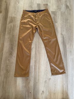 Dressing men’s pants