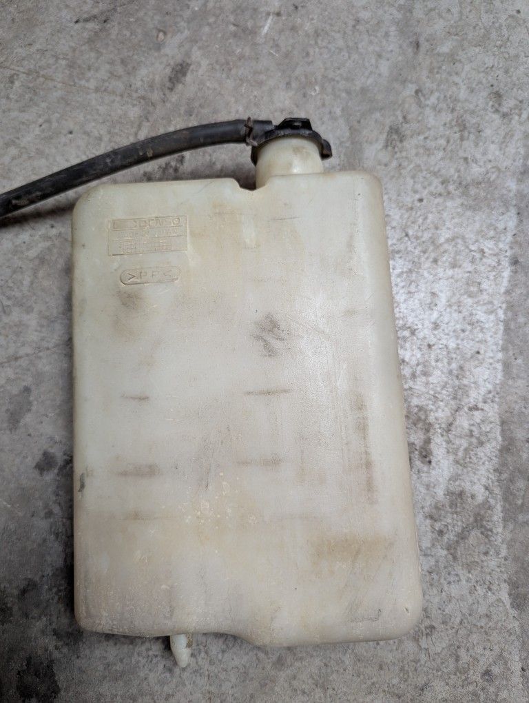 1996 to 2002 4Runner Coolant Reservoir Overflow Bottle Expansion Tank OEM