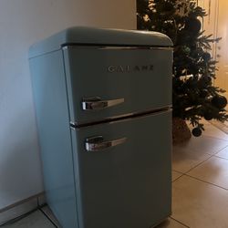 small fridge with freezer 