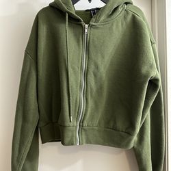 Forever 21 crop sweater size M