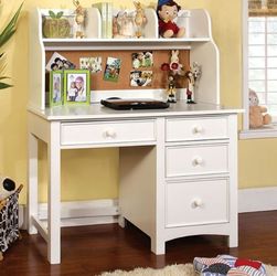 CM7905WH-DK- Omnus Traditional Desk White