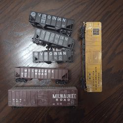 Weathered HO scale model train Rolling stock