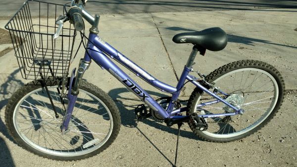 Girls 24 inch Resonance DBX bike from Dicks Sporting Goods for Sale in Glendale Heights, IL 