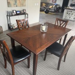 3'x5' dining table(no chairs)