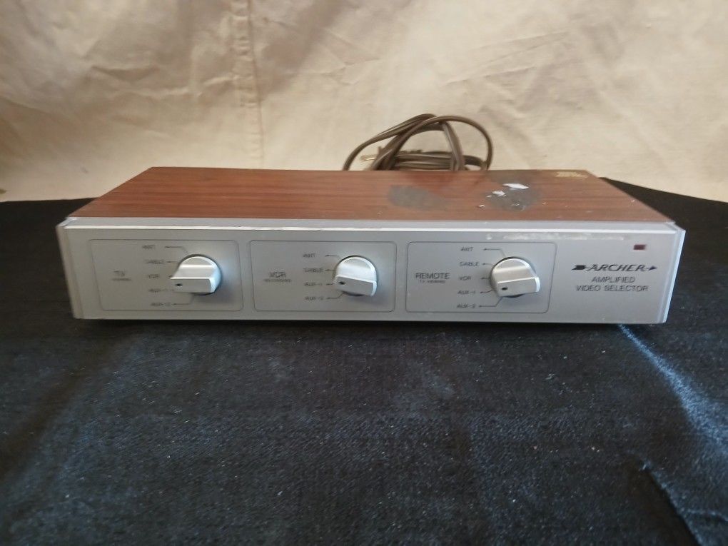 Archer (Tandy/Radioshack). Amplified video selector (silver face)