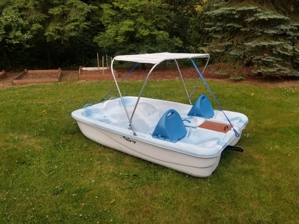 Pelican 5 person paddle boat for Sale in Auburn, WA OfferUp