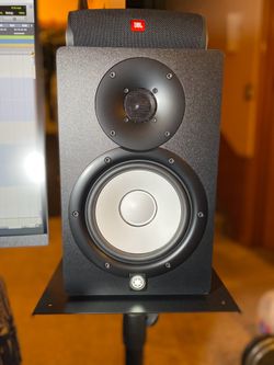 Yamaha HS7 Powered Monitors