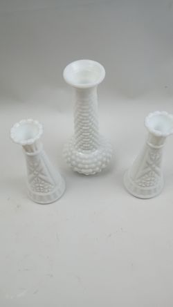 Milk glass Vase