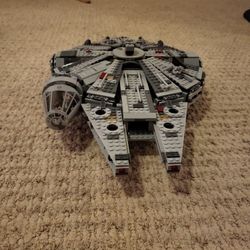 Lego Star Wars Millennium Falcon 75105 for Sale in Encinitas, CA - OfferUp
