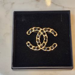 Beautiful New Brooch Includes Gift Box