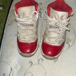 jordan 11s size 2.5y really worn