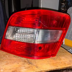 2010 GLK 350 passenger side tail light OEM