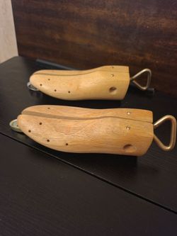 Pair of Wooden Shoe Stretchers – Size 000