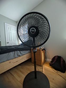 Lasko fan used like new (3 high speeds)
