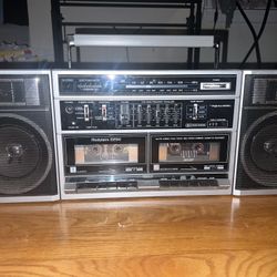 Vintage Realistic Modulaire 2250 Boombox (1980s)