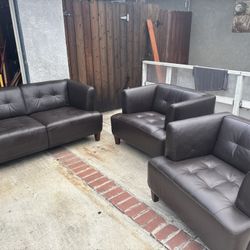 Modern Dark Brown Leather Sofa + 2 Armchairs – Great Condition