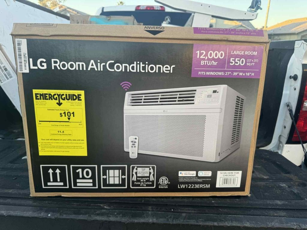 LG
12,000 BTU 115V Window Air Conditioner Cools 550 sq. ft. with Wi-Fi, Remote, Dehumidifier and in White