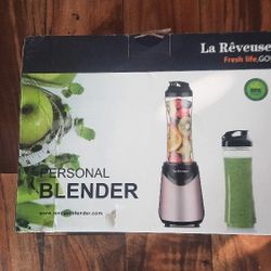 La Reveuse Smoothies Blender Personal Size 300 Watts with 18 oz BPA-Free  Portable Travel Sports Bottle (Pink)