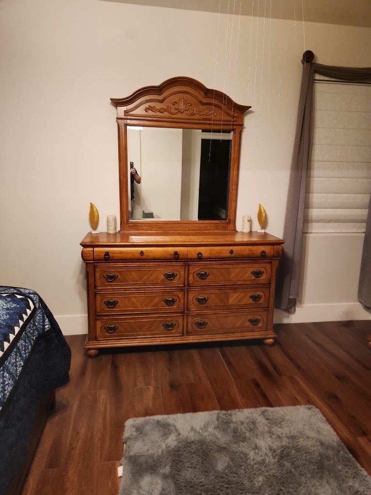 Matching Dressers With Mirror