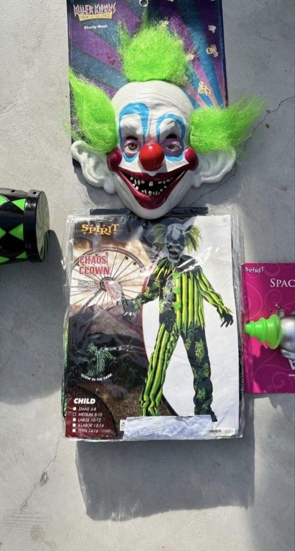 Spirit Halloween Clown Medium Costume Set (NEW)