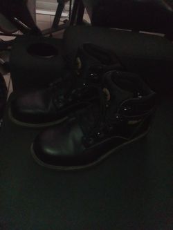 Steel toe boots