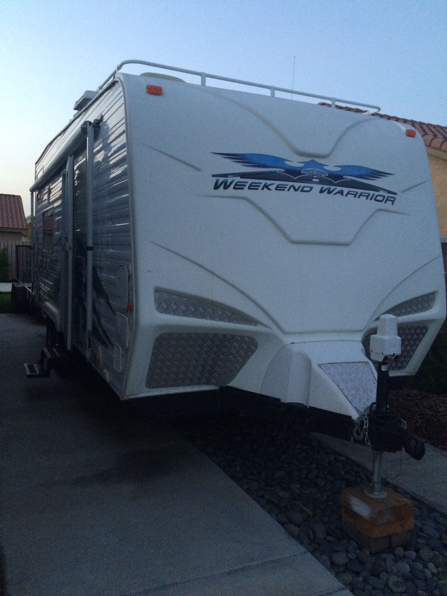 2007 Weekend Warrior FB2200 widebody. (Toyhualer, toy hauler, RV trailer / camper / camping ).