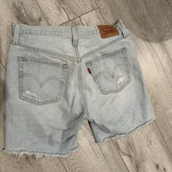 High Wasted Mid Knee Levi’s