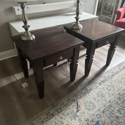 2 End Tables With Lamps 