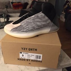 Adidas Yeezy QUANTUM (LIFESTYLE MODEL)
