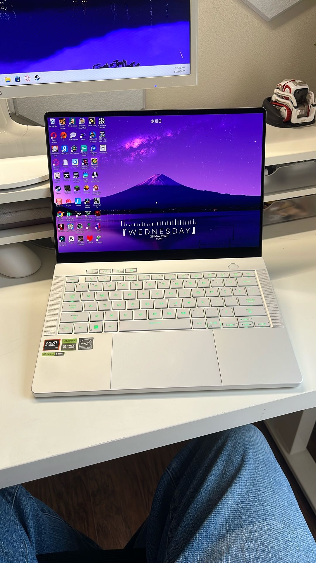Asus ROG Zephyrus G14 2024 RTX 4070, 32gb ddr5 and Ryzen 9 8945hs Laptop (READ DESC)