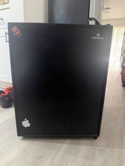 Mini fridge