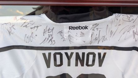 Los Angeles Kings Jersey with 2012 Cup Winning Autographs
