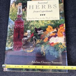 Seasonal Herbs from Caprilands - Hardcover By Simmons, Adelma G 1991. Excellent 