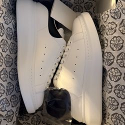 New in box Alexander McQueen Oversized sneakers size 9M
