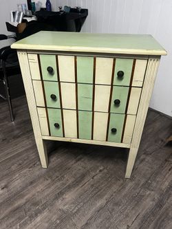 Pier 1 -Raie Chest of drawers