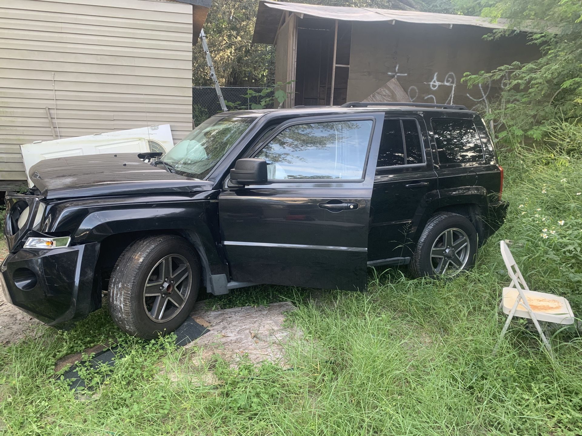 2010 Jeep Patriot 2.4 130,000 miles on it an just had transmission rebuilt in it. Sister got into a accident don’t got time to fix the frame on it so