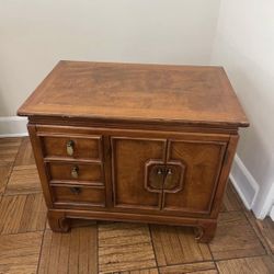 Collectible Thomasville Mystique Chinoiserie Solid Cherry End Table / Nightstand
